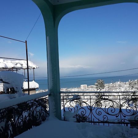 Bis-A Guesthouse Makhinjauri Exterior photo
