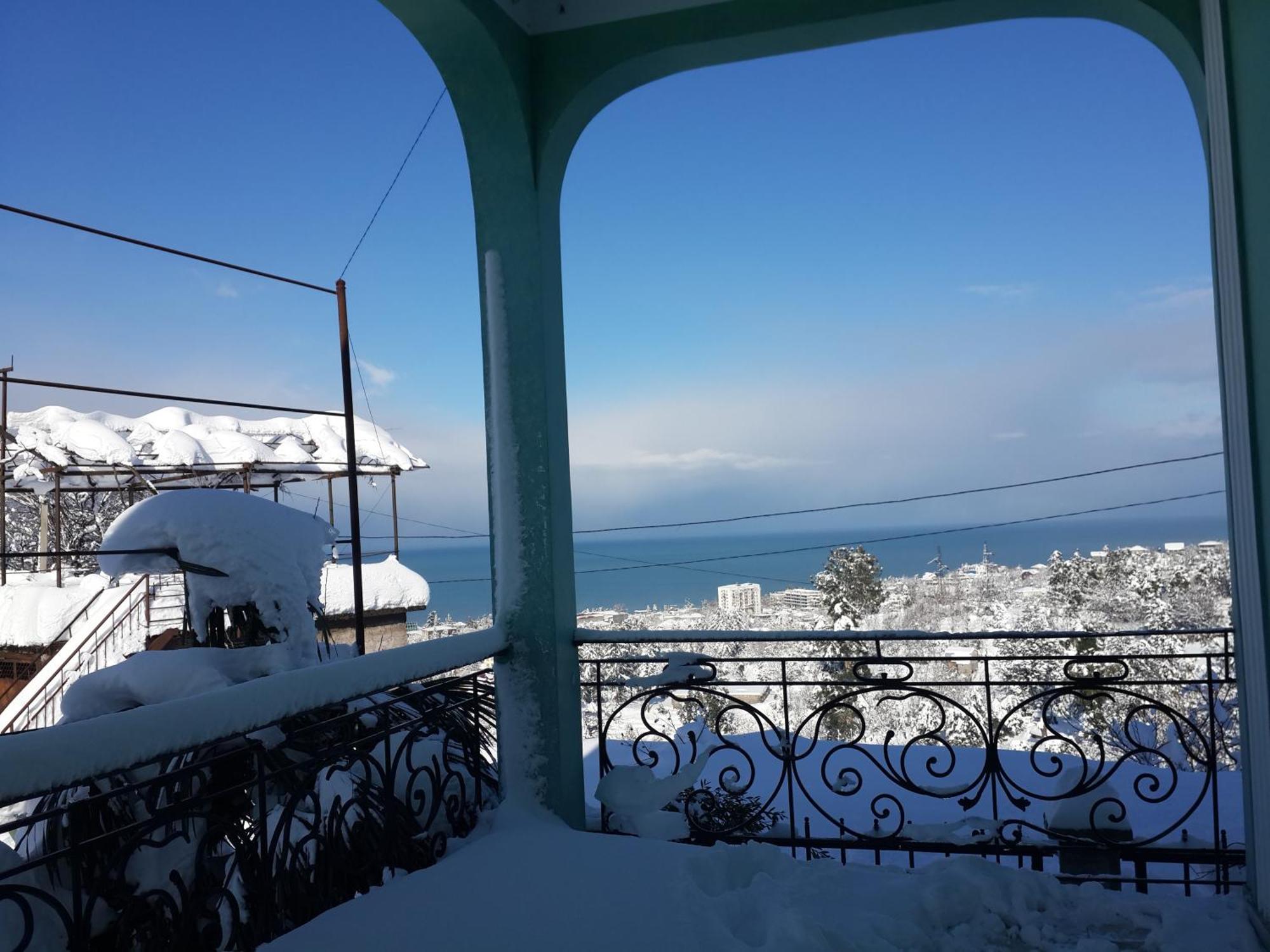 Bis-A Guesthouse Makhinjauri Exterior photo