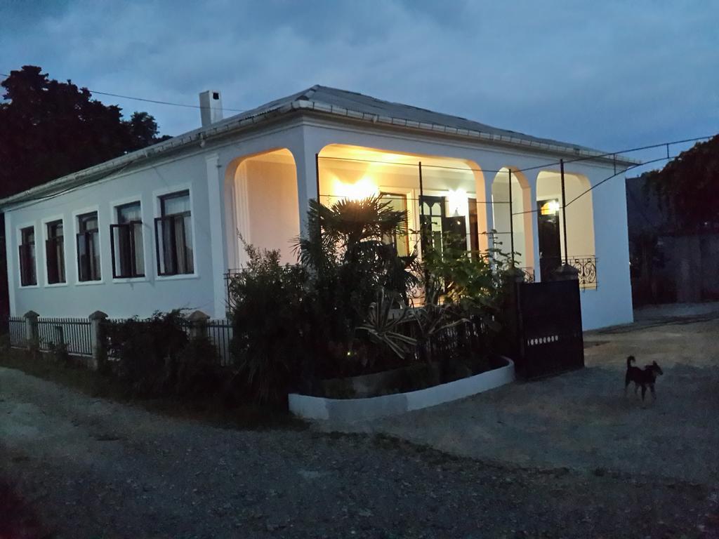 Bis-A Guesthouse Makhinjauri Exterior photo